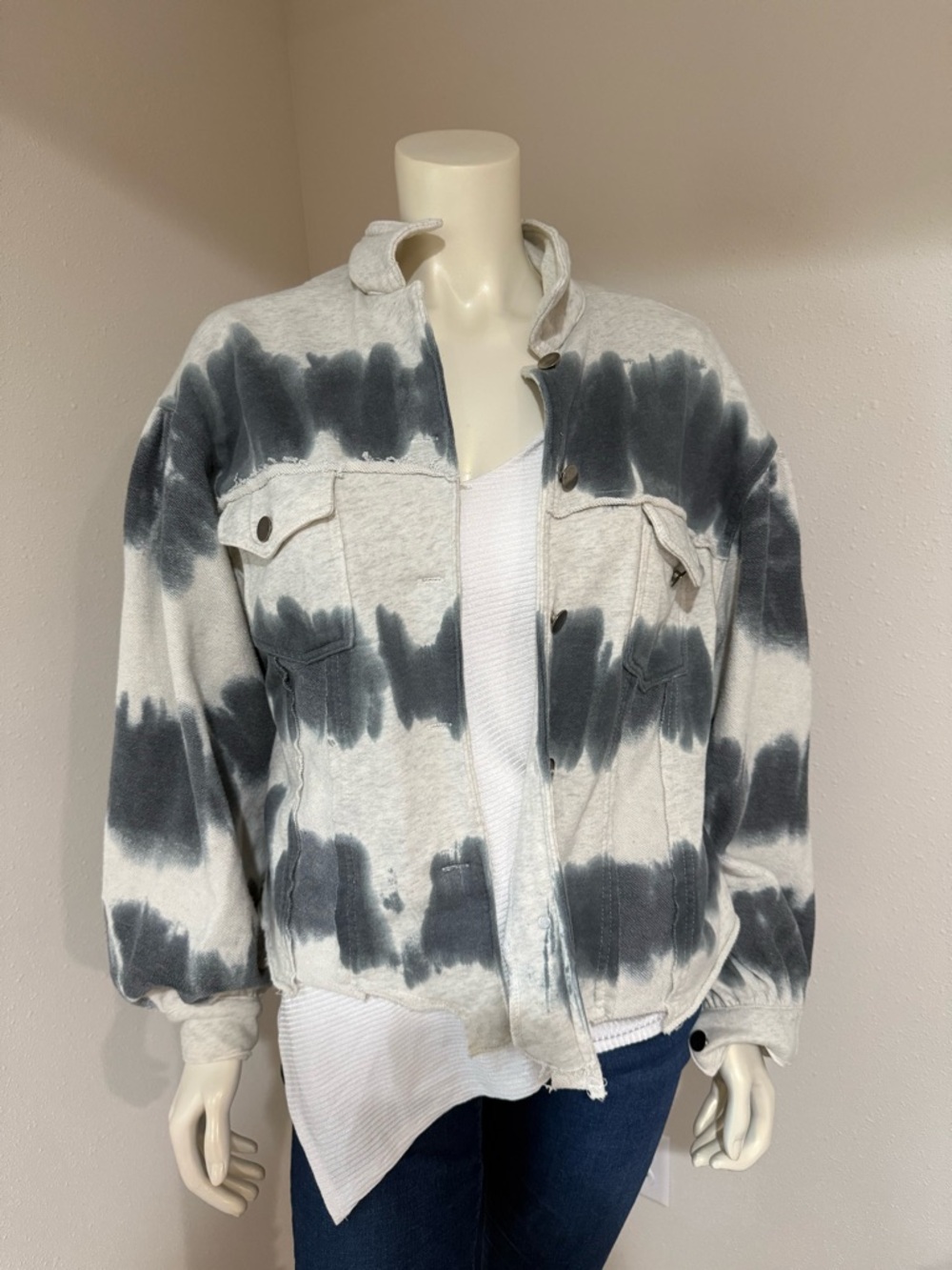 POL Gray and White Tie-Dye Button-Up Jacket